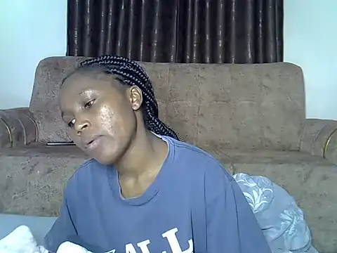 Snapshot of AurelAda chatting on June 11, 8:23 am AurelAda online show from June 11, 8:23 am