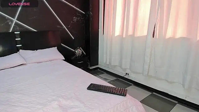 Snapshot of _valeriiee_ chatting on January 7, 12:20 pm valeriiee online show from January 7, 12:20 pm