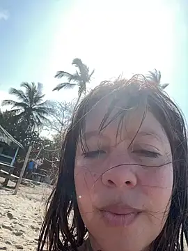 Snapshot of Bruja_lu chatting on February 25, 7:47 pm Bruja lu online show from February 25, 7:47 pm