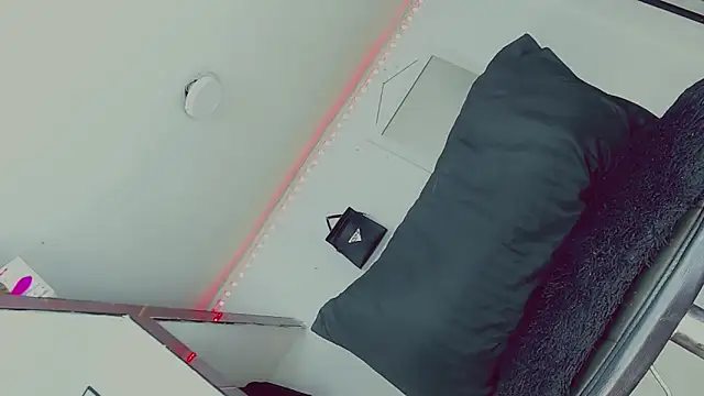 Snapshot of candy_kendall chatting on February 7, 11:45 am candy kendall online show from February 7, 11:45 am