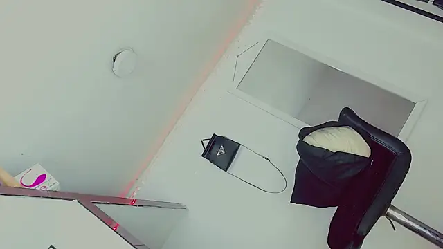 Snapshot of candy_kendall chatting on February 15, 4:01 pm candy kendall online show from February 15, 4:01 pm