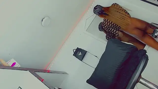 Snapshot of candy_kendall chatting on February 22, 2:50 am candy kendall online show from February 22, 2:50 am