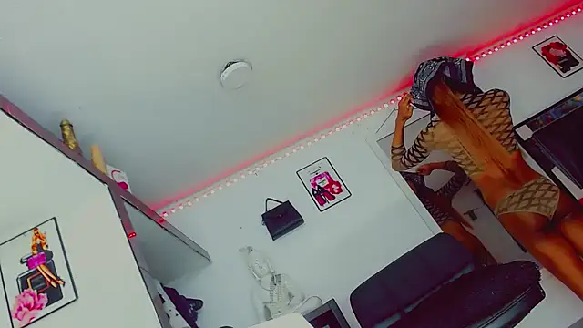 Snapshot of candy_kendall chatting on September 19, 12:28 pm candy kendall online show from September 19, 12:28 pm