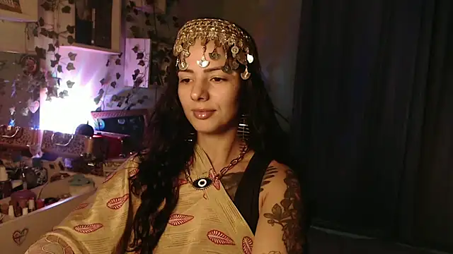 Snapshot of BeellyDance chatting on August 1, 11:47 pm BeellyDance online show from August 1, 11:47 pm