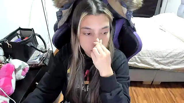 Snapshot of LuisaReyes_2911 chatting on September 9, 2:00 am LuisaReyes 2911 online show from September 9, 2:00 am