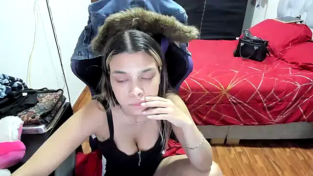 Snapshot of LuisaReyes_2911 chatting on November 9, 1:59 am LuisaReyes 2911 online show from November 9, 1:59 am
