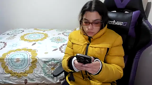 Snapshot of LuisaReyes_2911 chatting on February 15, 2:30 am LuisaReyes 2911 online show from February 15, 2:30 am