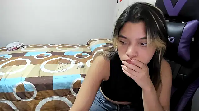 Snapshot of LuisaReyes_2911 chatting on March 9, 1:09 am LuisaReyes 2911 online show from March 9, 1:09 am