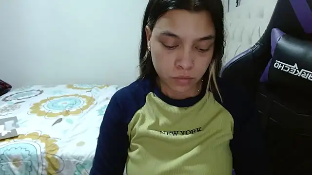 Snapshot of LuisaReyes_2911 chatting on June 20, 2:03 am LuisaReyes 2911 online show from June 20, 2:03 am