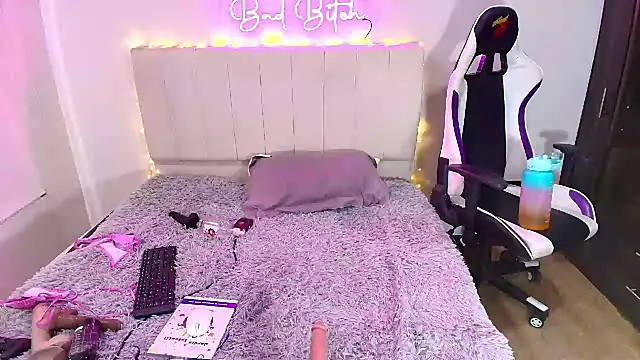 a belladanger online show from December 22, 8:25 pm