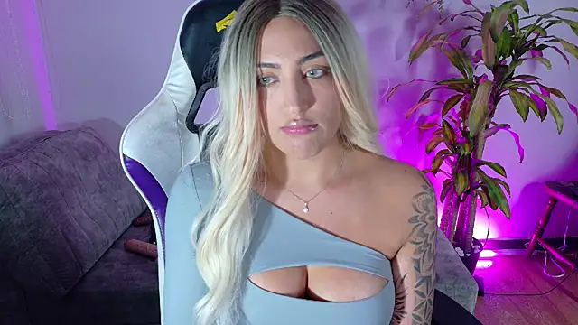 a belladanger online show from October 25, 1:35 am