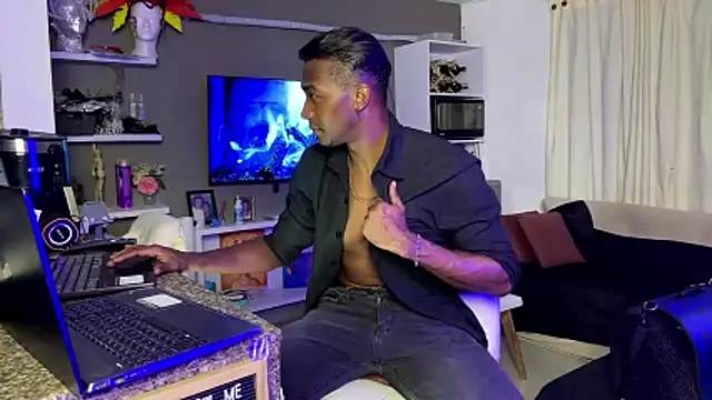Snapshot of sebastiangrey06 chatting on June 6, 9:14 am sebastiangrey06 online show from June 6, 9:14 am