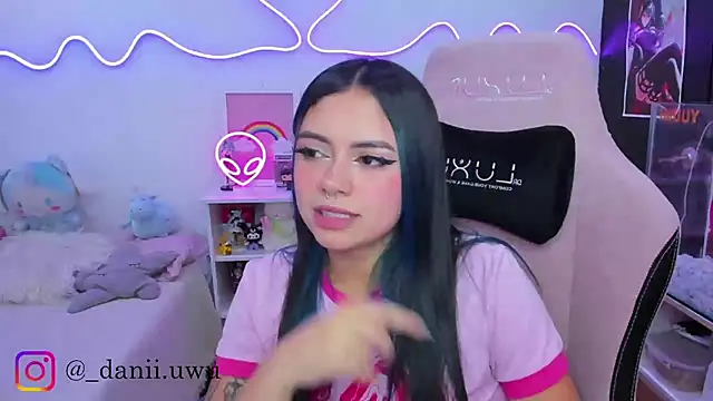 CuteDani  online show from November 10, 12:31 am