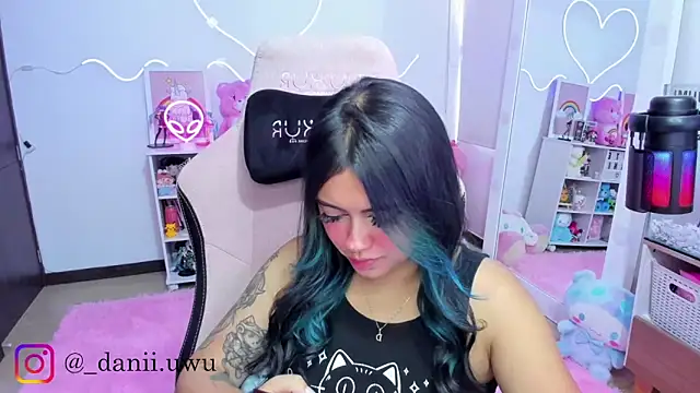 CuteDani  online show from February 9, 2:10 pm