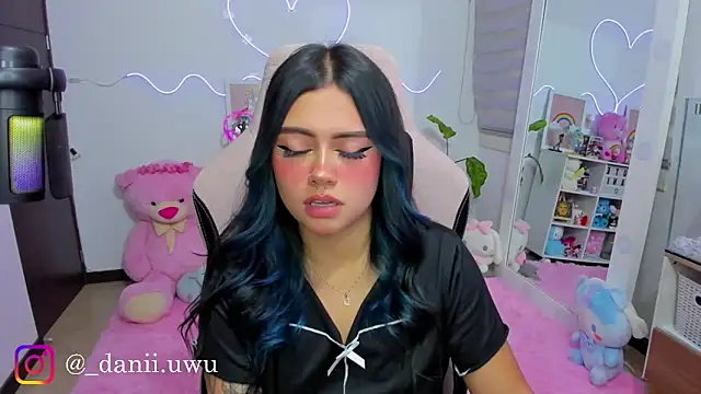 CuteDani  online show from March 12, 3:56 am