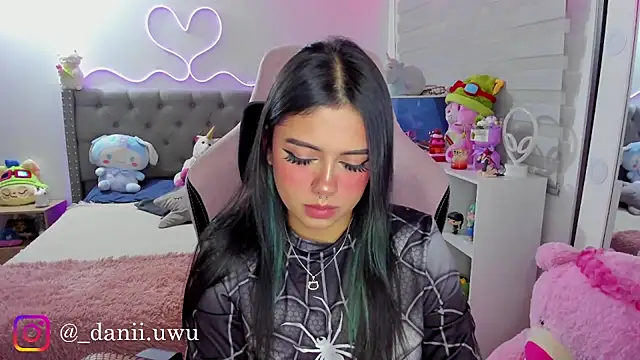 CuteDani  online show from August 6, 4:36 am