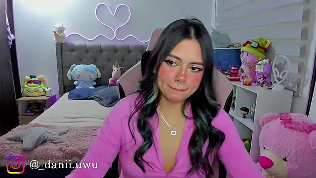 CuteDani  online show from August 8, 4:47 am