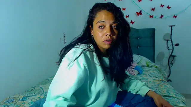 AmaraRoberts420 online show from February 18, 12:37 am