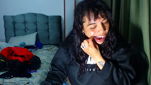 AmaraRoberts420 online show from January 14, 3:34 am