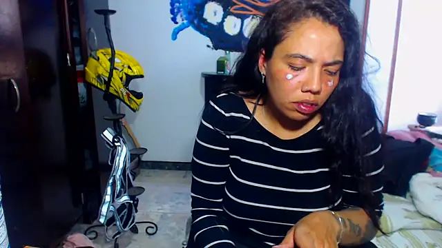 AmaraRoberts420 online show from April 12, 9:42 pm