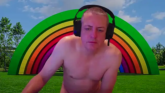 JulioMaximus online show from April 29, 1:37 pm