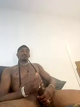 Snapshot of AndreMillz69 chatting on November 25, 9:53 am AndreMillz69 online show from November 25, 9:53 am