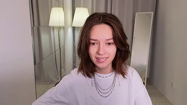 VivianLy  online show from December 20, 7:55 am