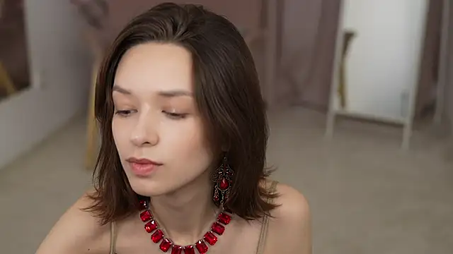 VivianLy  online show from December 24, 7:49 am