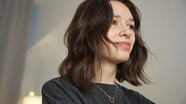 VivianLy  online show from January 24, 11:48 am