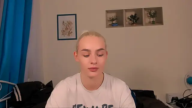 Snapshot of OliviaKisss chatting on May 31, 3:08 pm OliviaKisss online show from May 31, 3:08 pm