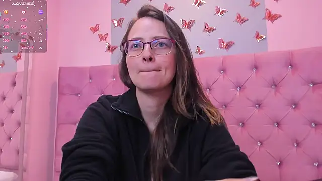 AmbeerWood  online show from September 28, 11:48 am