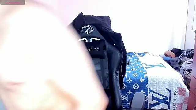 Snapshot of Tommy_Bred chatting on May 15, 6:04 pm Tommy Bred online show from May 15, 6:04 pm