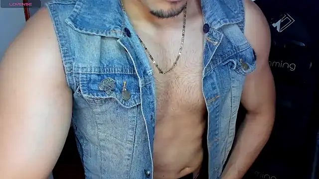 Snapshot of Tommy_Bred chatting on May 18, 6:25 pm Tommy Bred online show from May 18, 6:25 pm
