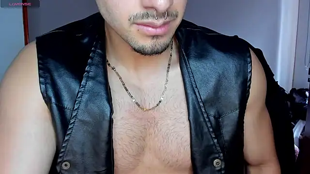 Snapshot of Tommy_Bred chatting on May 21, 6:26 pm Tommy Bred online show from May 21, 6:26 pm