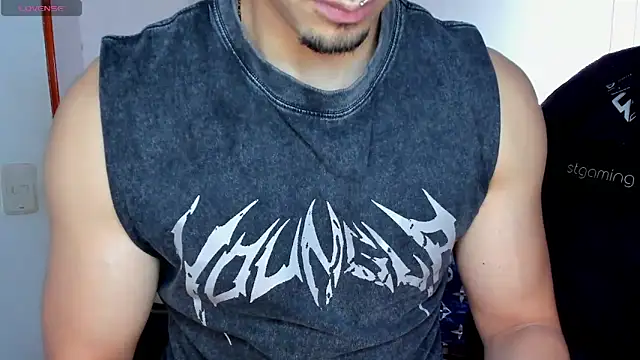 Snapshot of Tommy_Bred chatting on May 24, 7:19 pm Tommy Bred online show from May 24, 7:19 pm