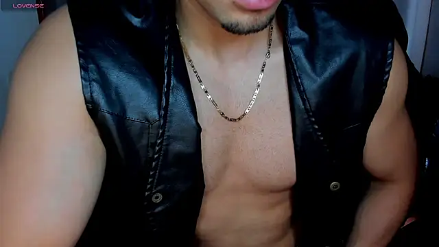 Snapshot of Tommy_Bred chatting on May 31, 8:21 pm Tommy Bred online show from May 31, 8:21 pm