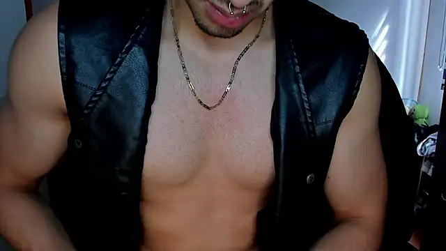 Snapshot of Tommy_Bred chatting on June 30, 7:48 pm Tommy Bred online show from June 30, 7:48 pm