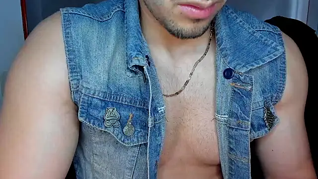 Snapshot of Tommy_Bred chatting on July 2, 8:15 pm Tommy Bred online show from July 2, 8:15 pm