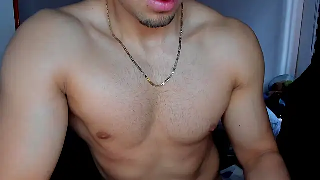 Snapshot of Tommy_Bred chatting on July 5, 4:14 pm Tommy Bred online show from July 5, 4:14 pm