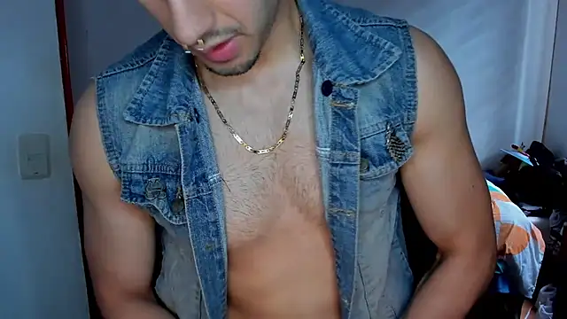 Snapshot of Tommy_Bred chatting on July 15, 7:08 pm Tommy Bred online show from July 15, 7:08 pm