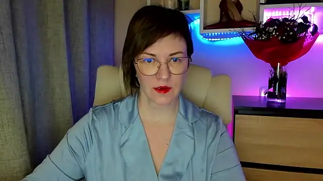 feliziaDesire online show from February 18, 4:30 am