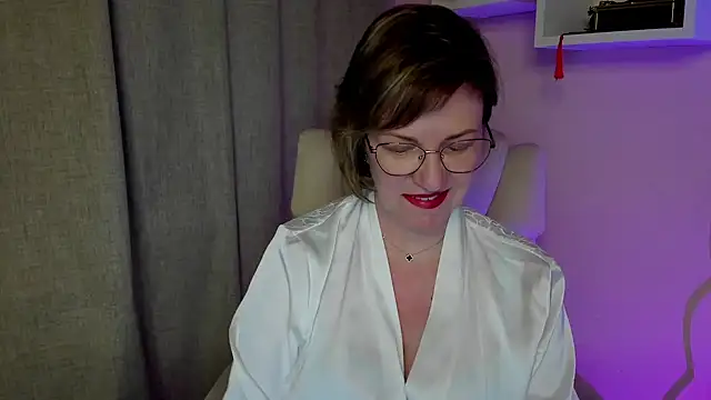 Snapshot of feliziaDesire chatting on May 18, 6:14 pm feliziaDesire online show from May 18, 6:14 pm