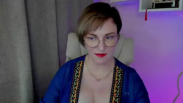 Snapshot of feliziaDesire chatting on June 1, 11:23 am feliziaDesire online show from June 1, 11:23 am