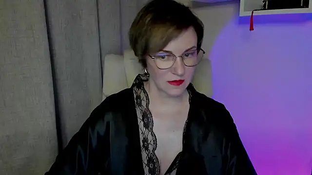 Snapshot of feliziaDesire chatting on June 2, 6:37 am feliziaDesire online show from June 2, 6:37 am