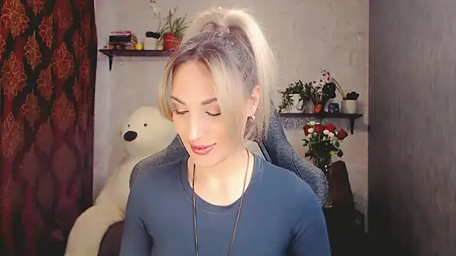 Snapshot of MillaXQueen chatting on March 10, 9:53 am MillaXQueen online show from March 10, 9:53 am