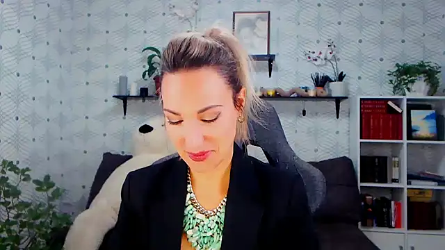 Snapshot of MillaXQueen chatting on October 25, 3:07 pm MillaXQueen online show from October 25, 3:07 pm