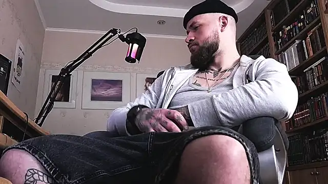 Snapshot of FindomJason chatting on May 17, 10:22 am FindomJason online show from May 17, 10:22 am