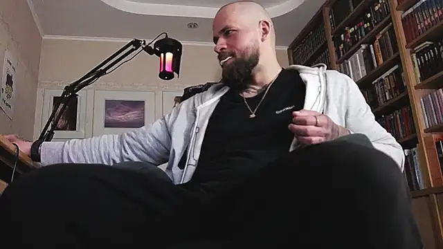 Snapshot of FindomJason chatting on May 29, 8:01 am FindomJason online show from May 29, 8:01 am