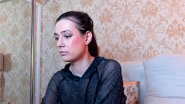 Snapshot of JuliaHunts chatting on July 30, 1:32 pm JuliaHunts online show from July 30, 1:32 pm