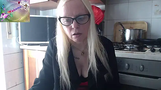 martachatte online show from November 10, 9:08 am